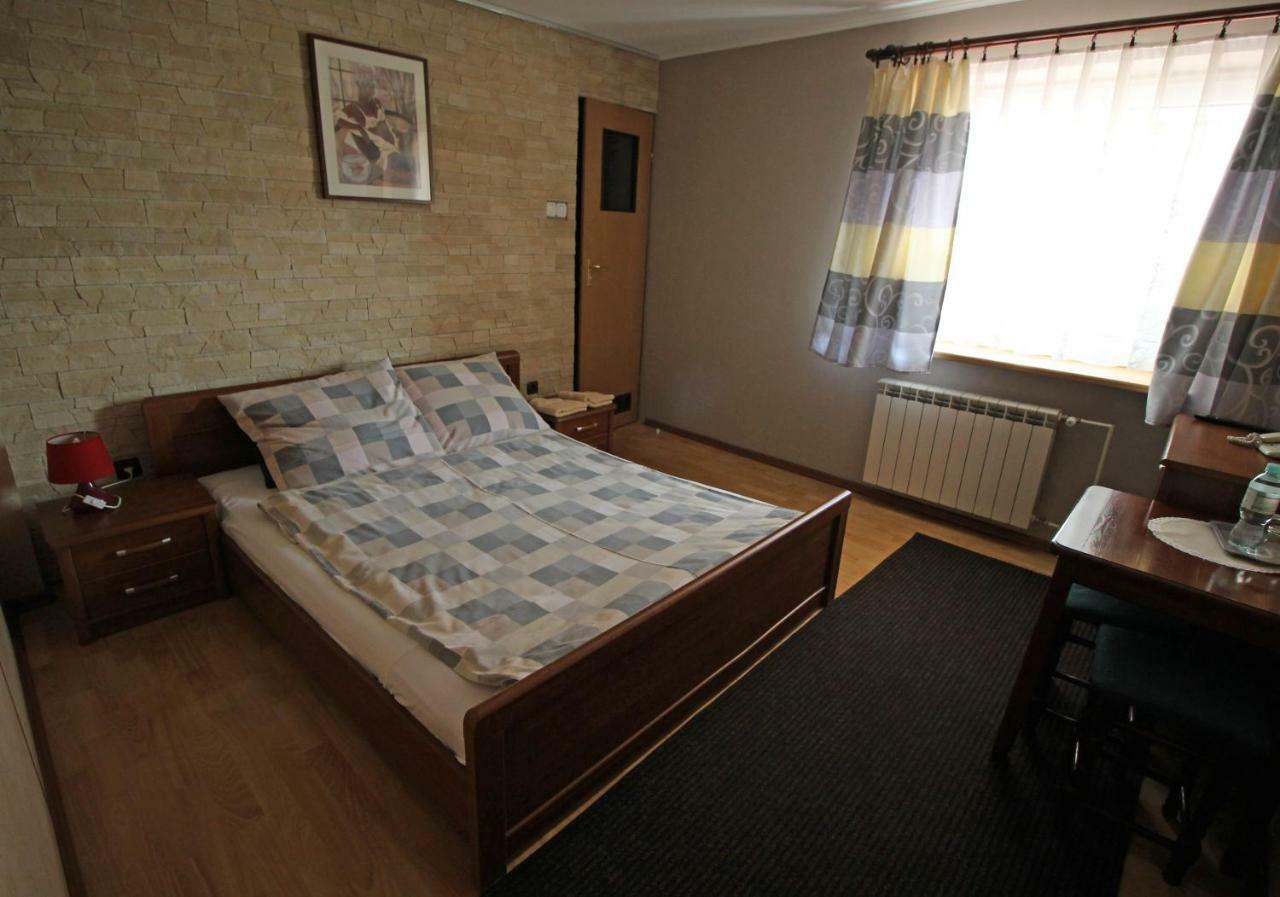 Мотель Bar Malwa Александрув-Лудзки Экстерьер фото